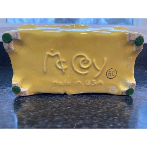 Vintage McCoy Yellow Pottery Planter #39 Made In USA Four Felt Feet On Base - Picture 5 of 7